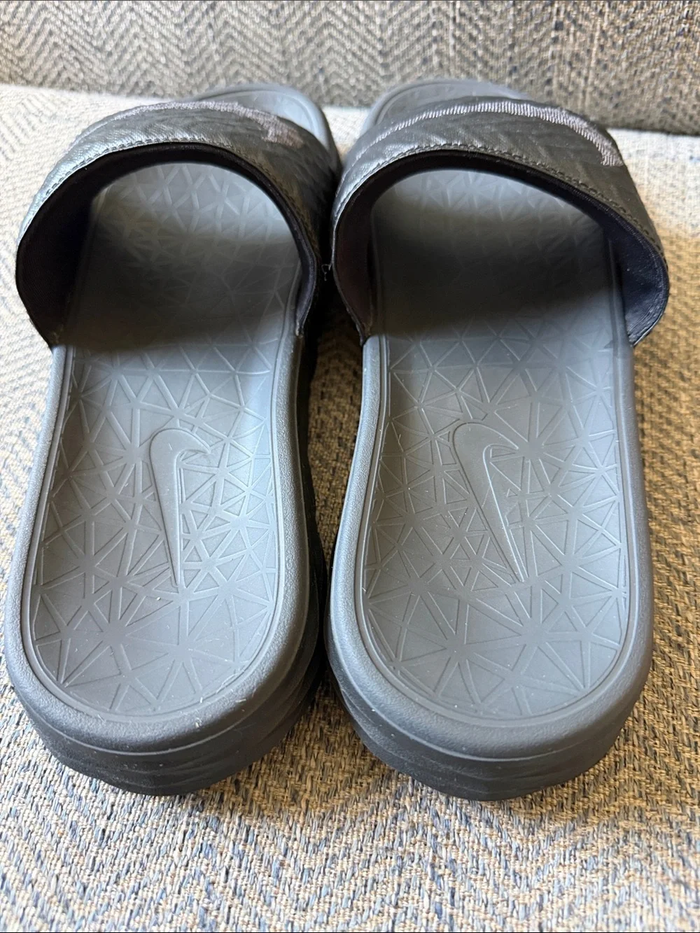 Nike Benassi Solarsoft 2 'Anthracite' Men’s Slip On Sandals Size: 8